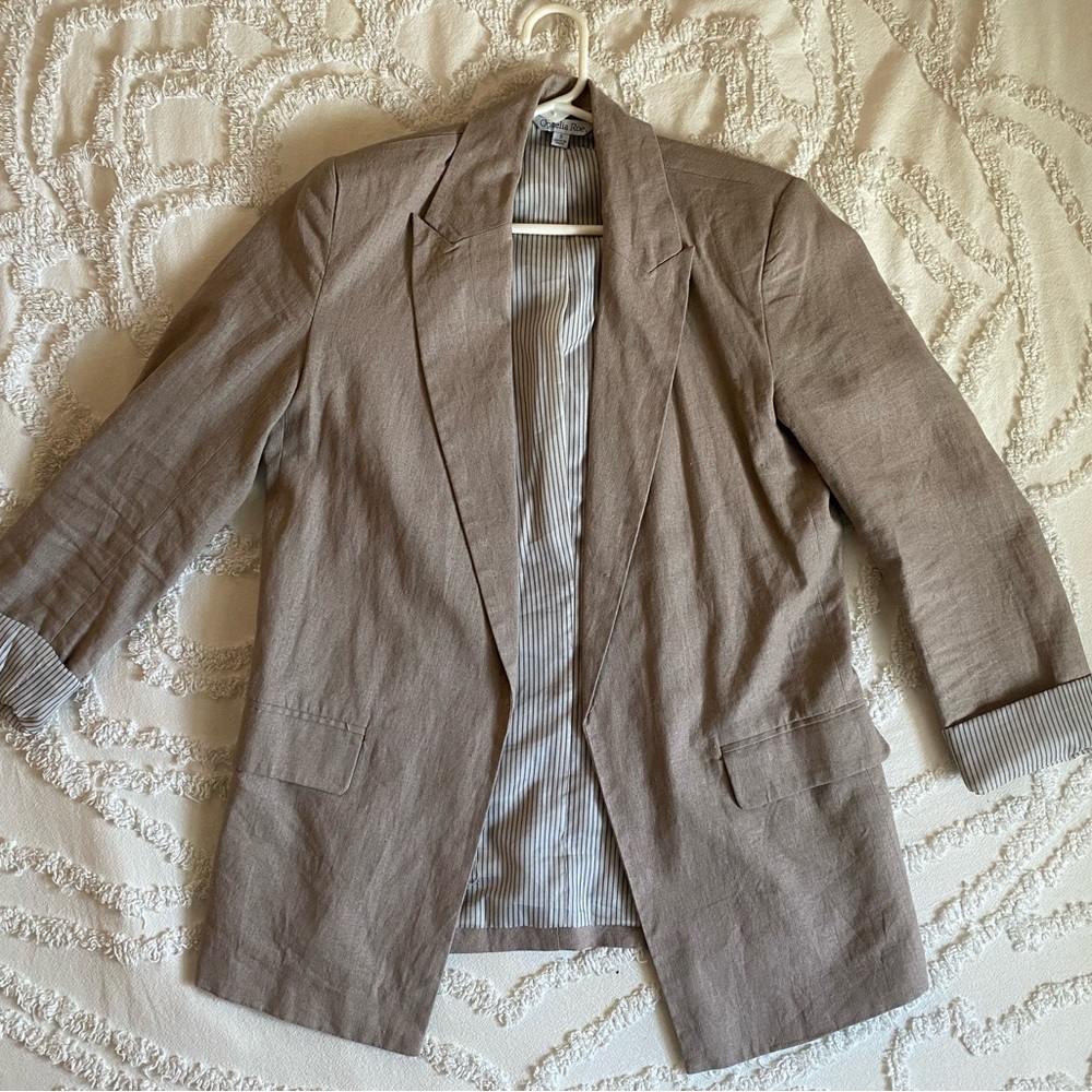 Beige blazer. New without tags!!